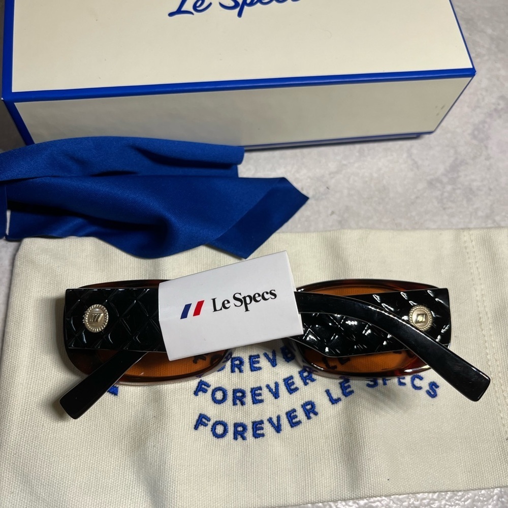 Le Specs Unreal Quilted Sunglasses NIB - Picture 2 of 3